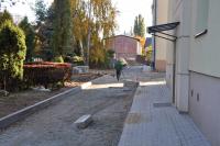 Droga dojazdowa do budynków 22 i 24 (fot. M. Pycka)