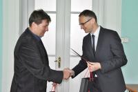 Wręczenie wyróżnień na sesji Rady Miasta (fot. M. Pycka)