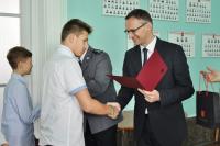 Wręczenie wyróżnień na sesji Rady Miasta (fot. M. Pycka)