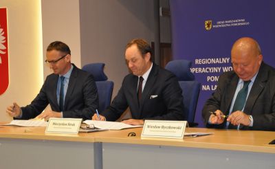 Podpisanie umowy o dofinansowanie projektu pt. "Kompleksowa modernizacja energetyczna budynków użyteczności publicznej oraz...