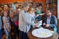 Spotkanie z Wojciechem Malajkatem w Powiatowej i Miejskiej Bibliotece Publicznej (fot. PiMBP)