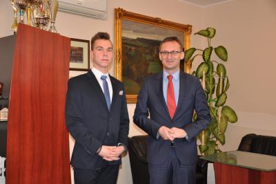 Przemysław Czerwiński z Burmistrzem Pruszcza Gdańskiego Januszem Wróblem (fot. K. Kopeć)