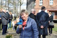 Uroczyste odsłonięcie ławek dedykowanych profesorowi Szymonowi Pawłowskiemu oraz Marii Dowgiert (fot. K. Kopeć)