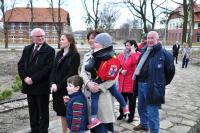 Uroczyste odsłonięcie ławek dedykowanych profesorowi Szymonowi Pawłowskiemu oraz Marii Dowgiert (fot. M. Pycka)