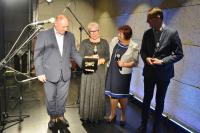 Przekazanie duplikatu torebki Księżnej Kate (fot. R. Gucwa)