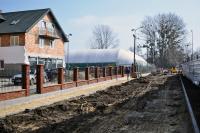 Budowa chodnika przy kortach tenisowych