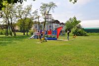 Doposażenie terenu plaży miejskiej o zestaw zabawowy "Statek" (fot. L. Kłodnicki)