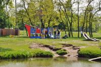 Doposażenie terenu plaży miejskiej o zestaw zabawowy "Statek" (fot. L. Kłodnicki)