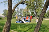Doposażenie terenu plaży miejskiej o zestaw zabawowy "Statek" (fot. L. Kłodnicki)