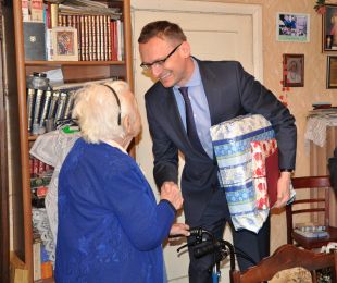 Władze miasta z wizytą u Pani Józefy Krośnickiej