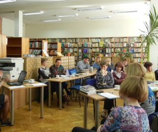 Inspirujące zajęcia z książką w bibliotece pedagogicznej