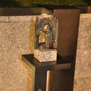 Odsłonięcie rzeźb papieskich