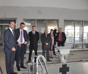Marszałek na basenie
